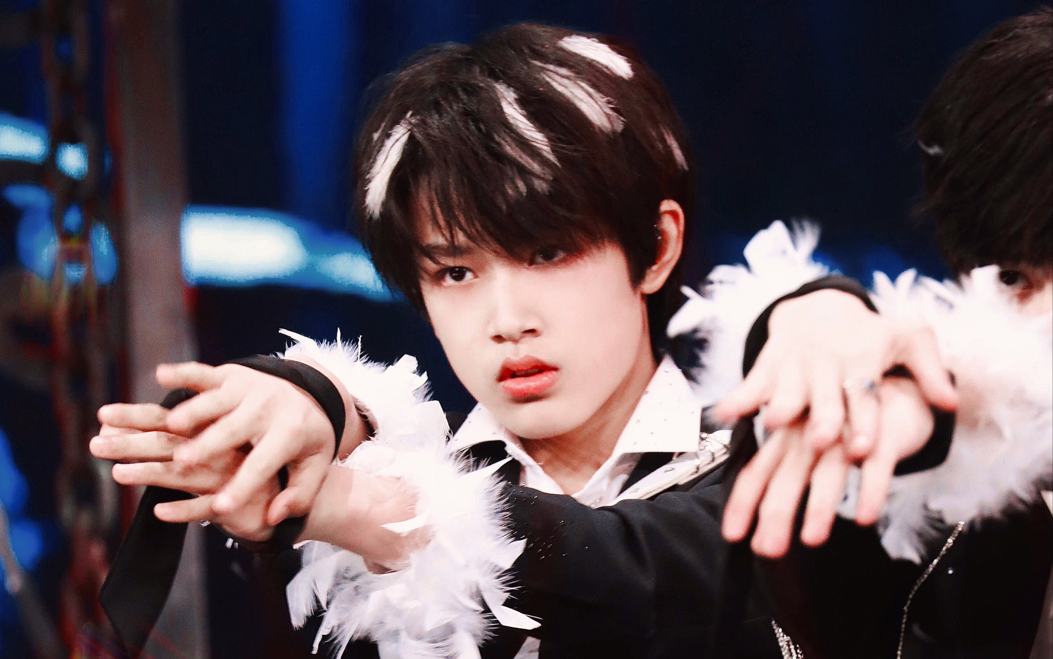 【张极】05后初中生翻跳李泰民《criminal》直拍 | 点击收看tf家族14