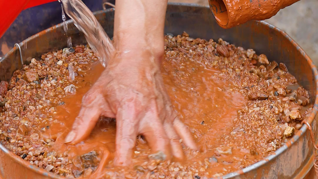 第一集 原矿"紫金土"从原料到他该有的样子