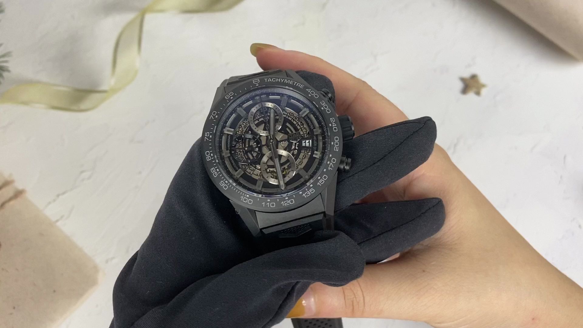 高颜值高品质的泰格豪雅黑骑士腕表开箱细节大方展现