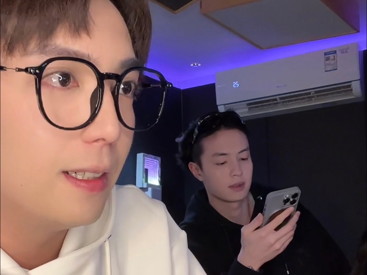 灼海豚乐队|20240406|弹幕版|dy直播|时尚配套卫裤样衣展示|获得马总