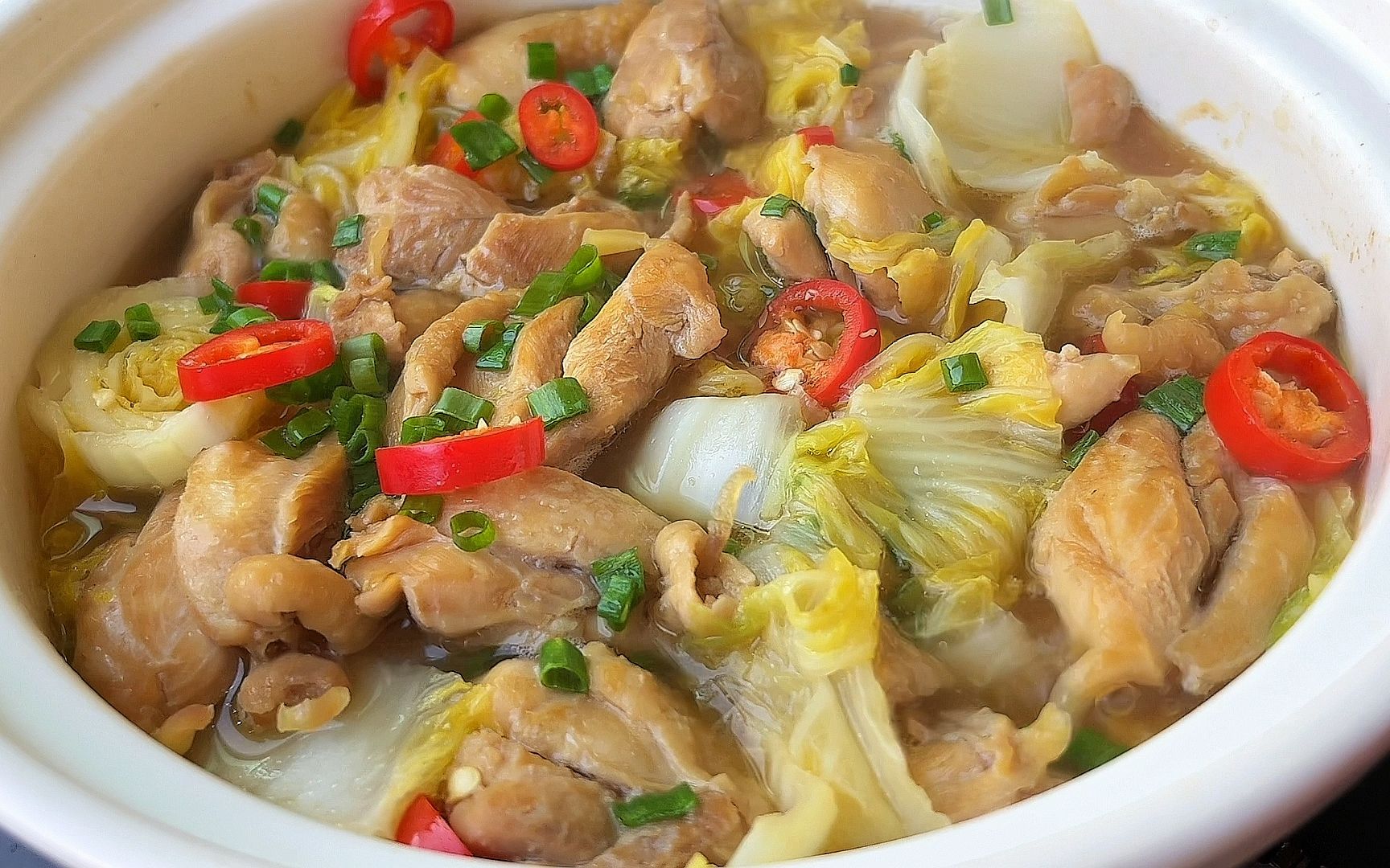 不加一滴水的娃娃菜鸡腿煲,鲜甜好吃,少油健康,上桌汤汁都不剩