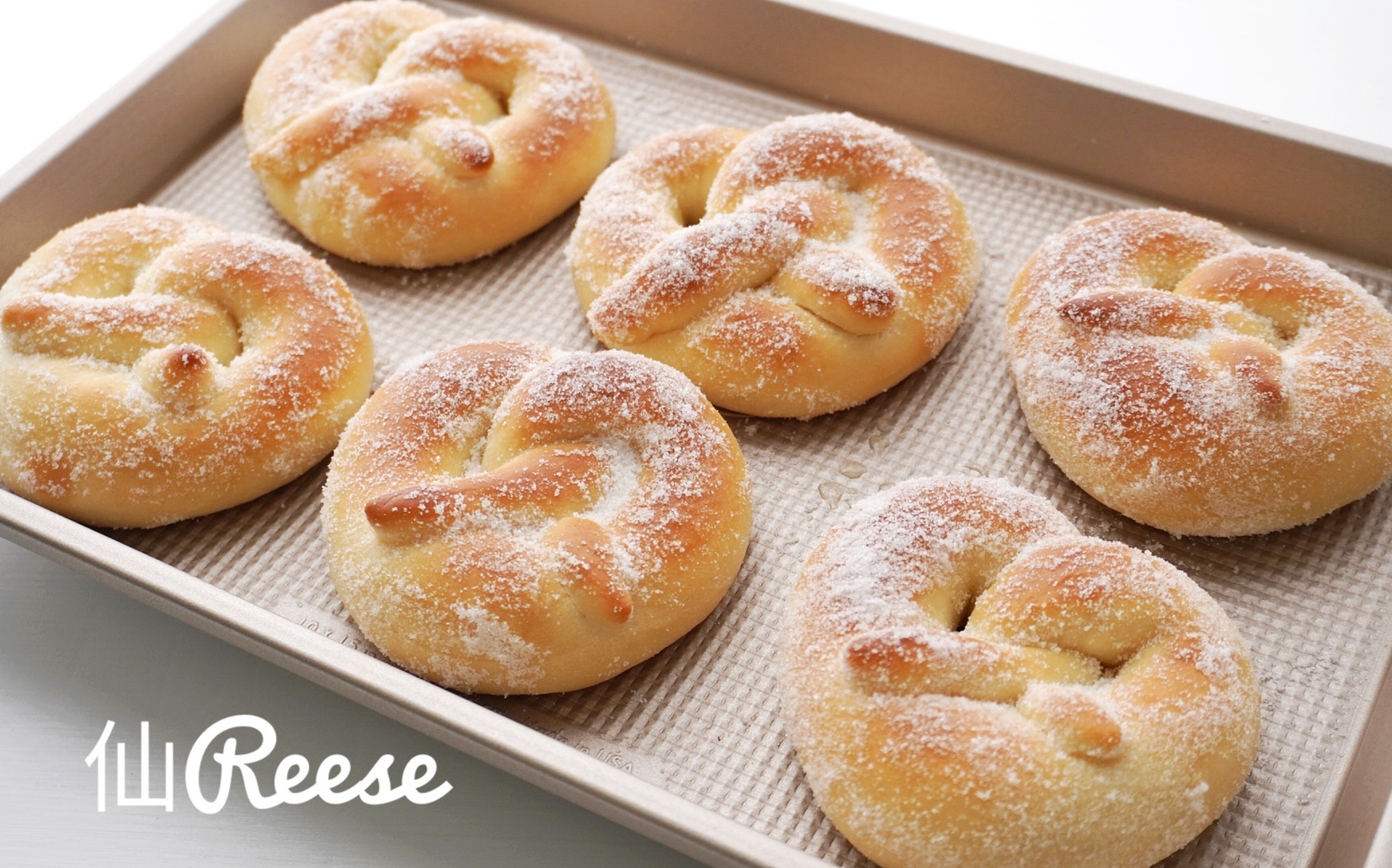 仙仙|香醇酥软的甜味德国普雷结面包|适合给宝宝当早餐哦_哔哩哔哩