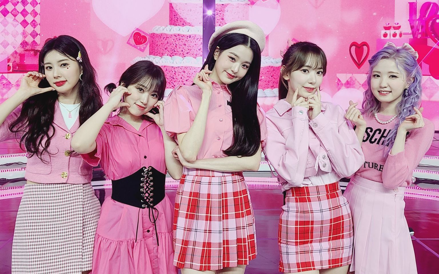 210314 izone pink blusher   宮脇咲良x张元英×矢吹奈子×姜惠元x