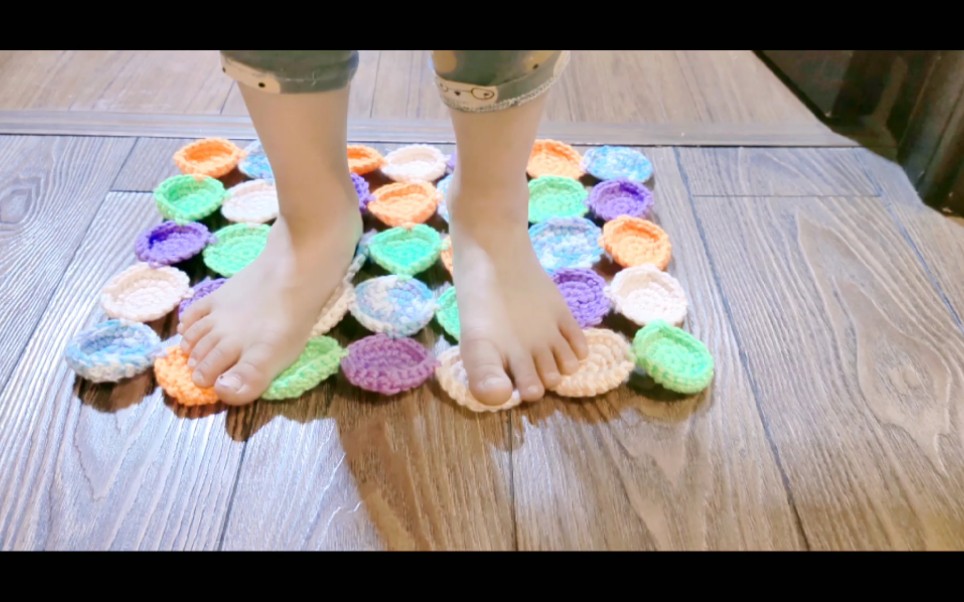 钩针编织,小圆圈脚垫的手工钩织,简单又好看,适合新手学习_哔哩哔哩