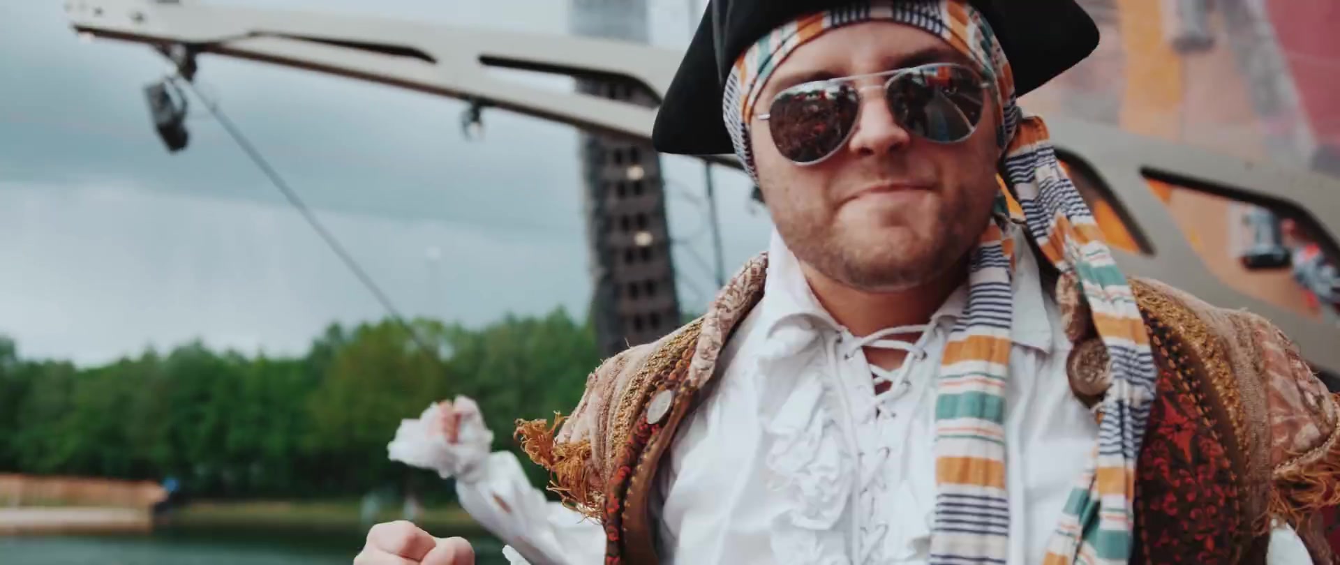 da tweekaz & anklebreaker - hardstyle pirates (official video