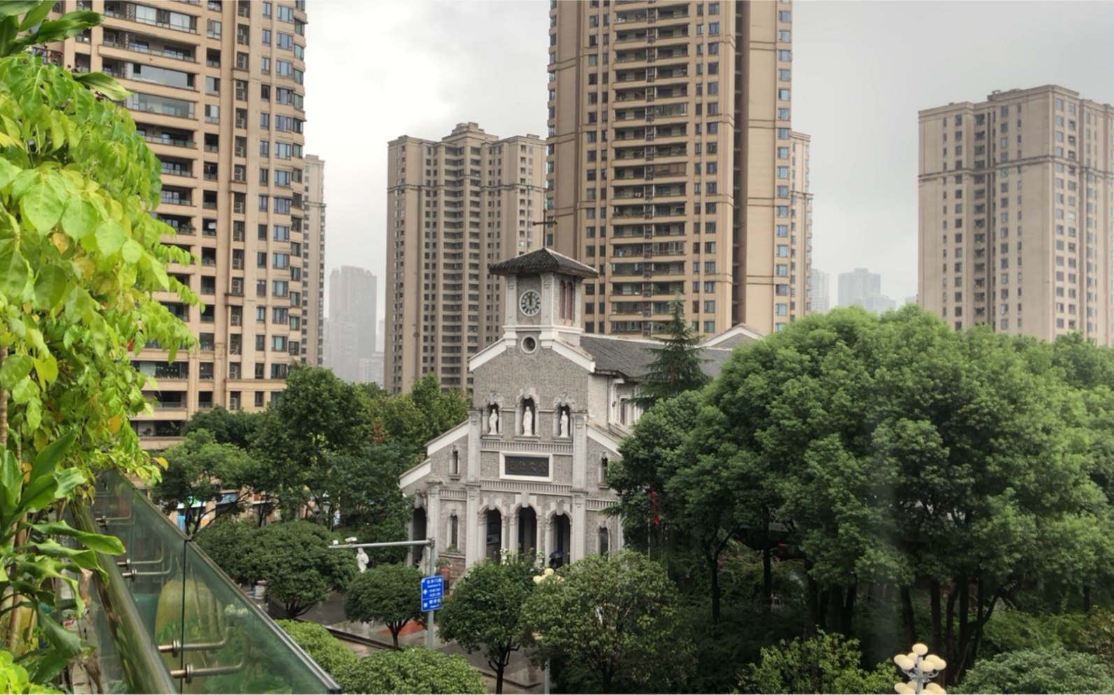 来江北嘴中央公园听教堂钟声