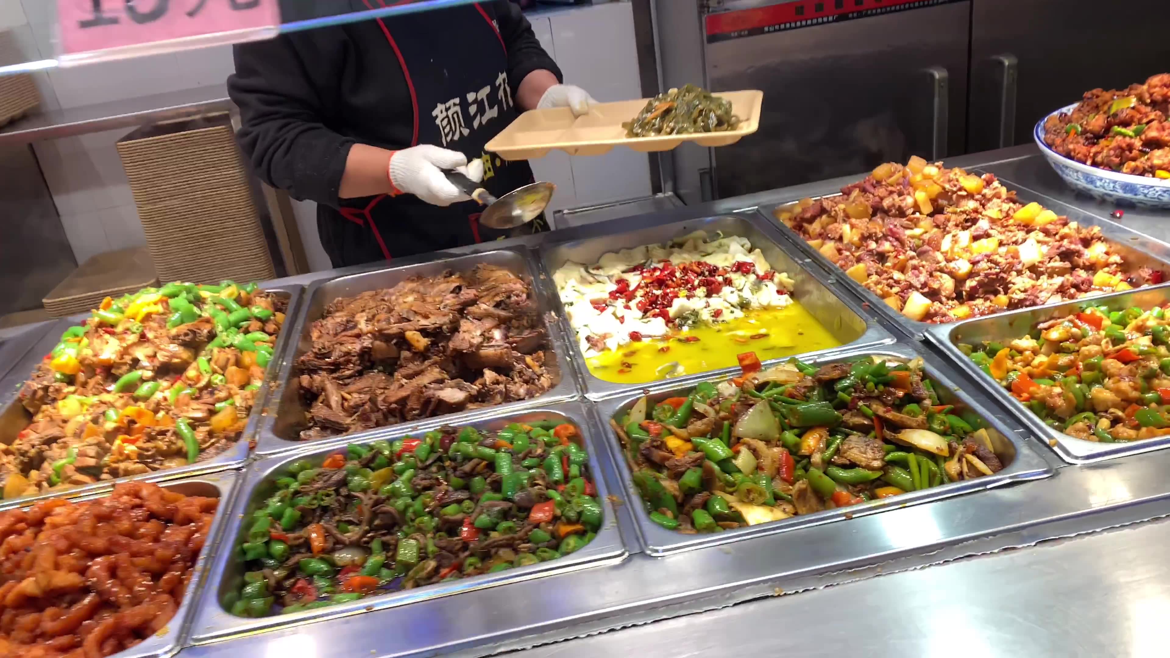 上海10万人大厂的食堂,这打菜阿姨这手法,又给老板上了一课!