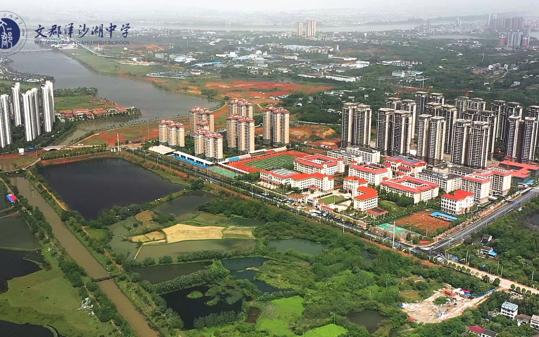 大家好,我姓洋,洋沙湖中学的洋#美丽校园 #文郡洋沙湖中学 #我为学校