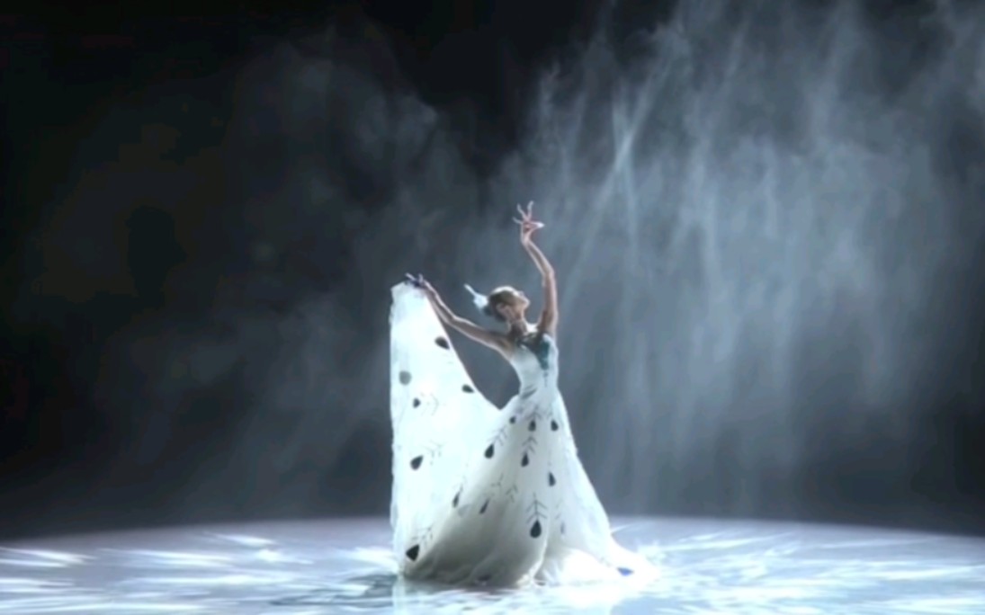 2023.4.29,上海国际舞蹈日,杨丽萍作品《雀之灵》,表演:肖蓉浩