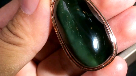 精品和田玉碧玉猫眼挂件吊坠,18k金镶嵌,伴镶南非钻石,黑猫眼,猫眼