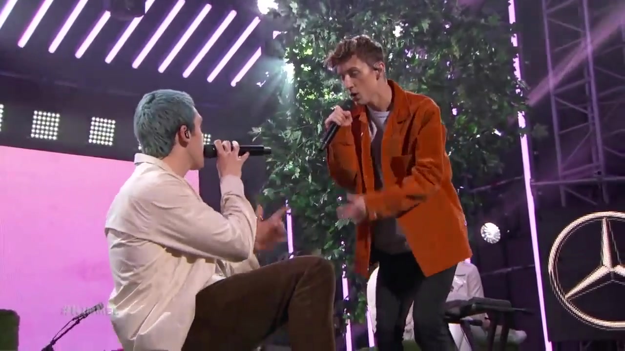 戳爷和六公主lauv两位少女杀手合作现场imsotired