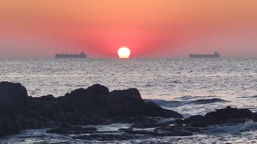 秦皇島海上日出