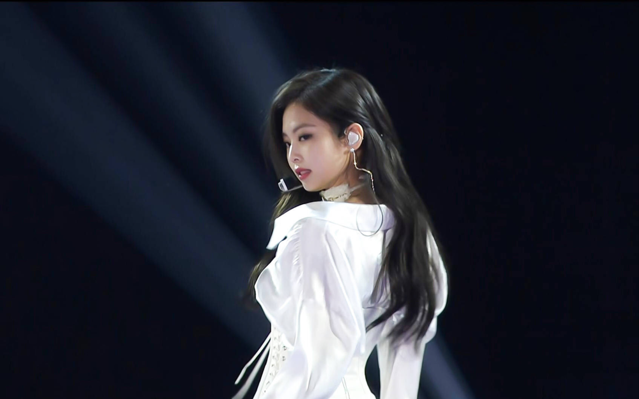 8天破百万播放的Jennie solo舞台直拍了解一下_哔哩哔哩_bilibili
