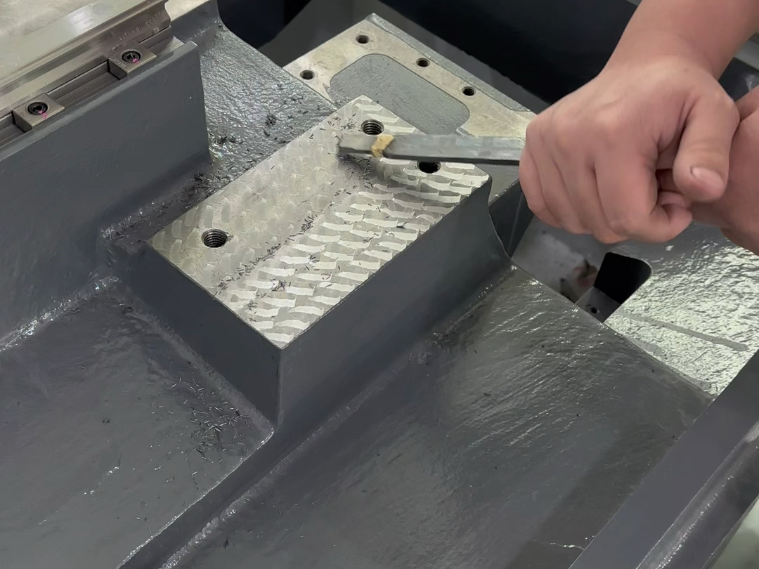 中聪科技-铲花刮研工艺实拍