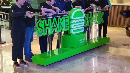 南京德基广场第一家shakeshack开幕,尝鲜的小粉们,快来吧哔哩哔哩bilibili