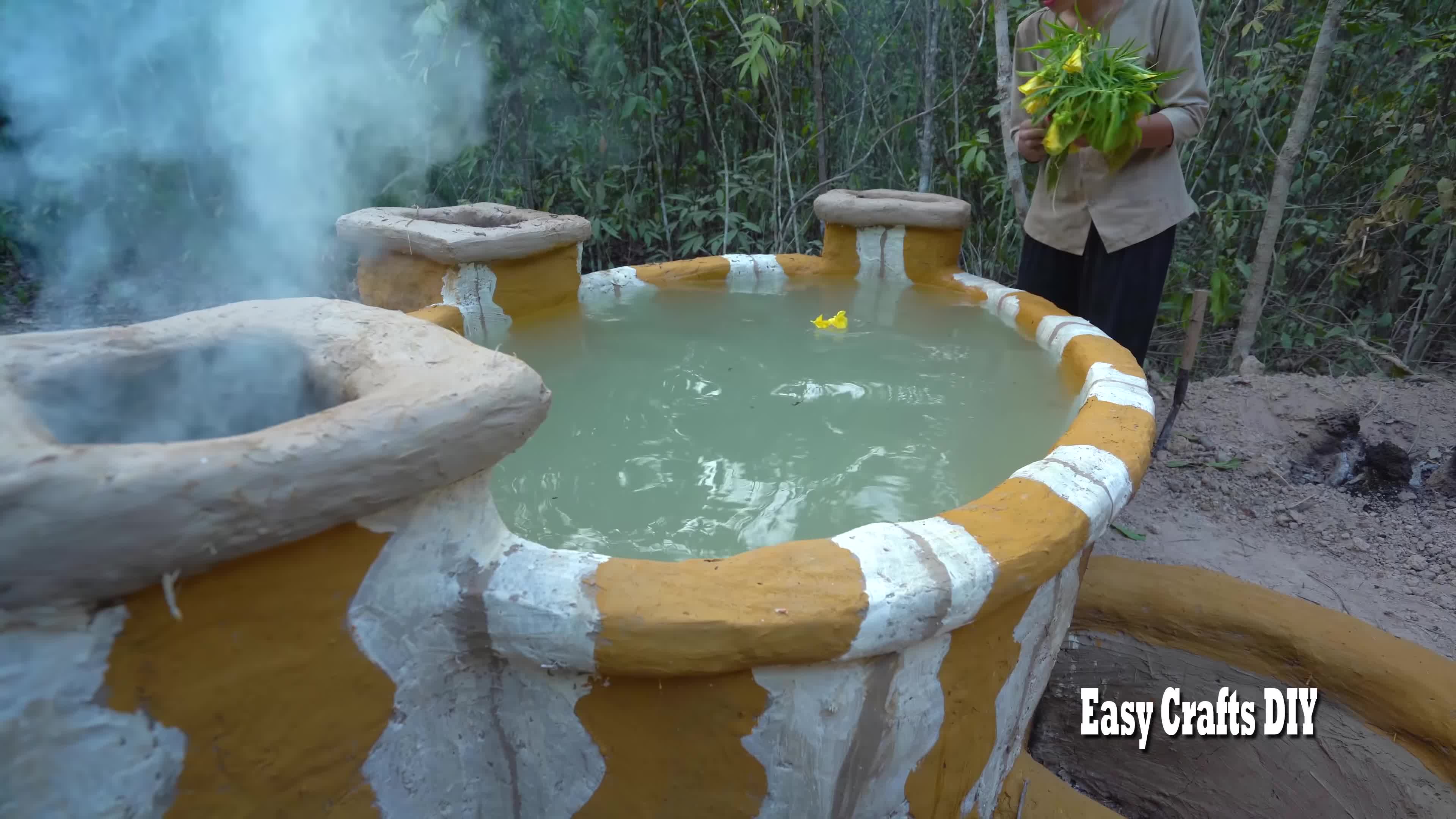 油管搬运 女孩乙和女孩丙建造热水泡澡池