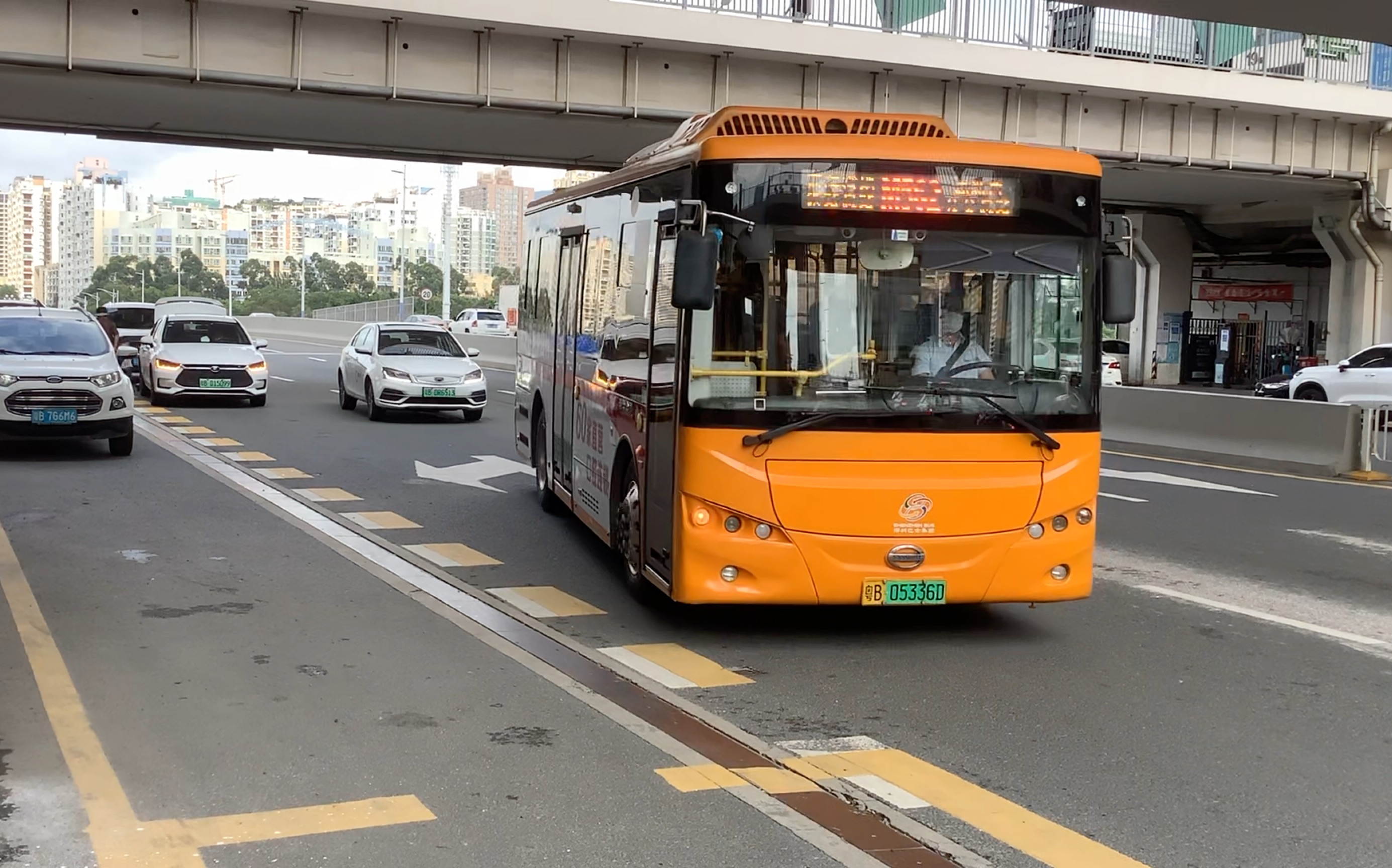 深圳m562路小开沃汽车