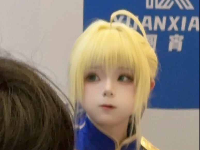 在cj吃饭被围观？海报