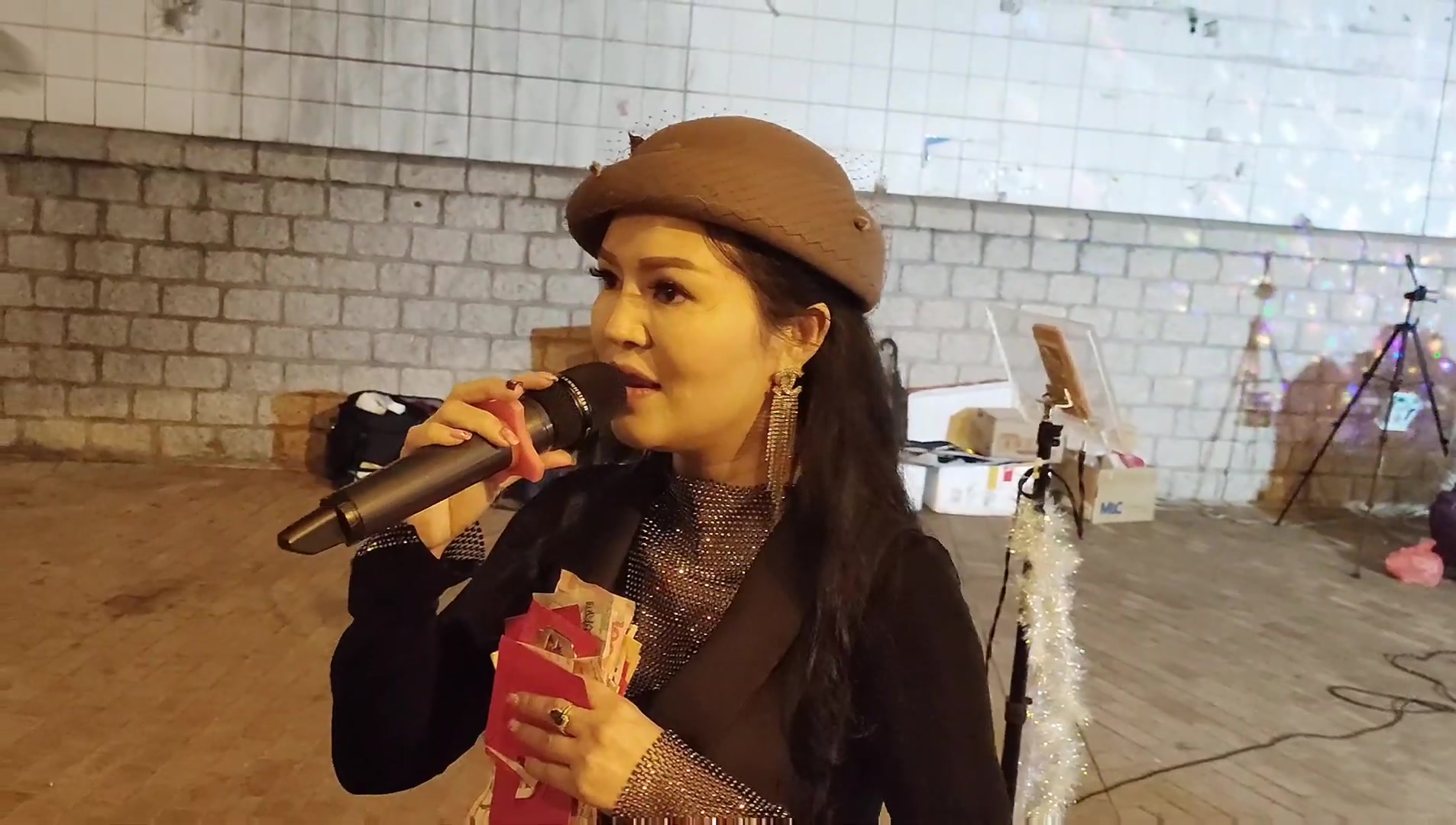 女歌手小红献唱一首《永远放你在心底》好听至极_哔哩哔哩_bilibili