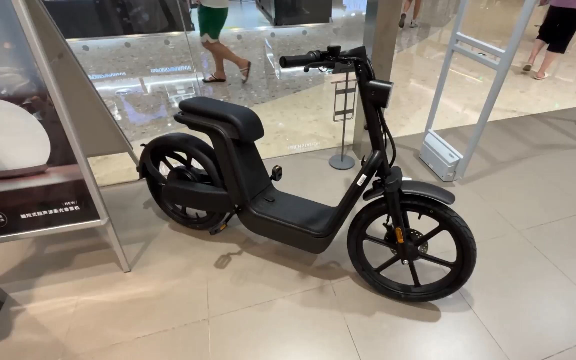 无印良品和新大洲本田联名的极简电动车ms01到店实拍