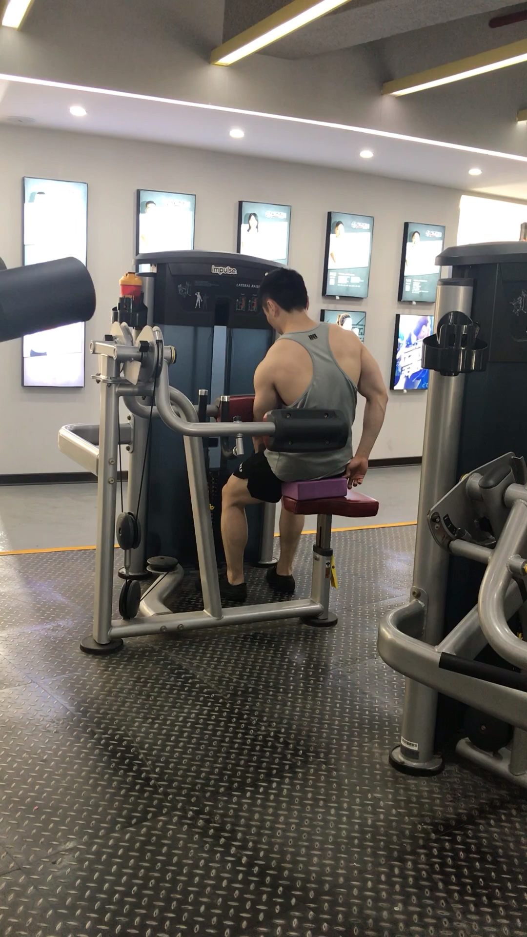 在健身房这样毛睿会被揍吗_哔哩哔哩 (゜-゜)つロ 干杯~-bilibili