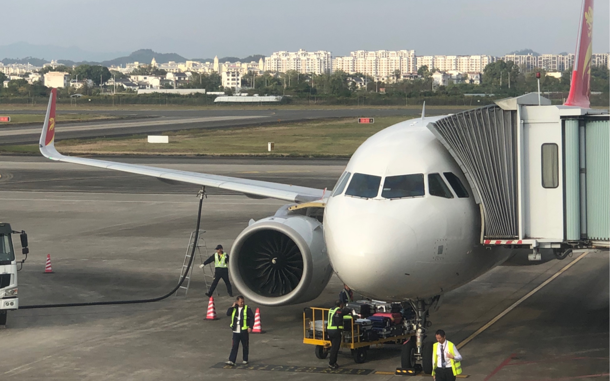 【短距离跑道|失重感强烈】首都航空A320Neo 黄山13号起飞哔哩哔哩bilibili