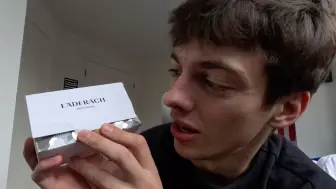 这是我女朋友送给我的情人节礼物。美国情人节解析！
