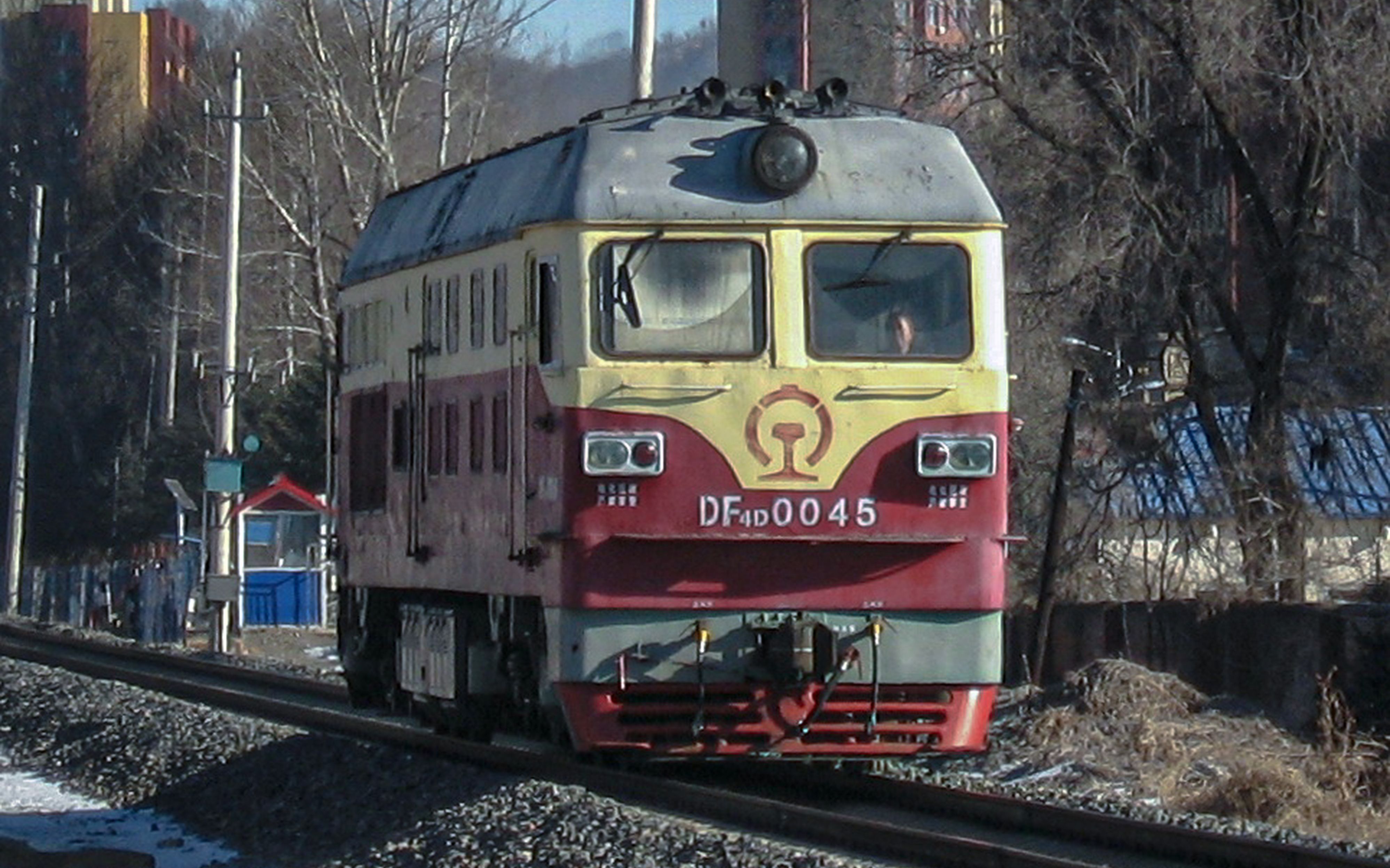 【中国铁路/友好鸣笛】沈局锦段df4d-0045执行路用列车57004车次通过