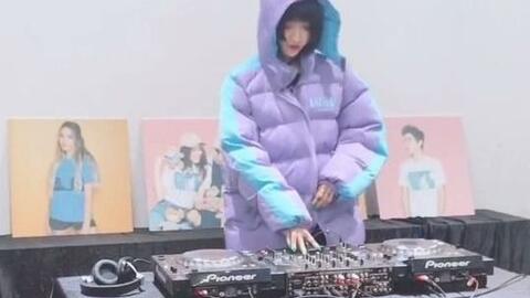 Dj 我终于成为全中国穿的最多的女dj了 哔哩哔哩 Bilibili