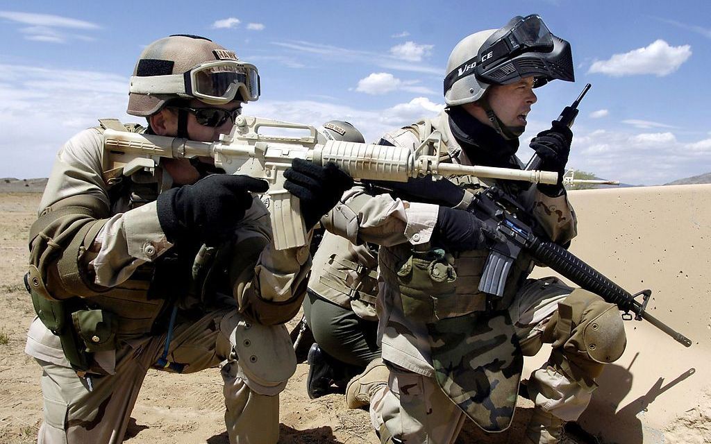 squad看猛男如何一帧拉枪横扫战场1锤39