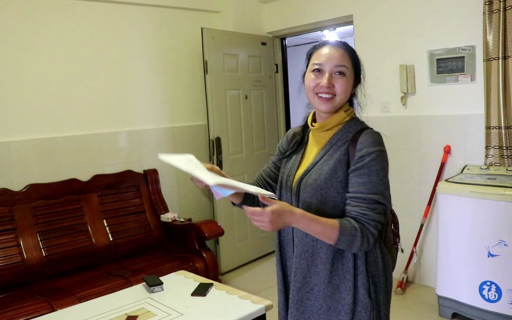 幺妹儿和芳姐去收房租,成都二环以内的住房1450元一个月合适吗?