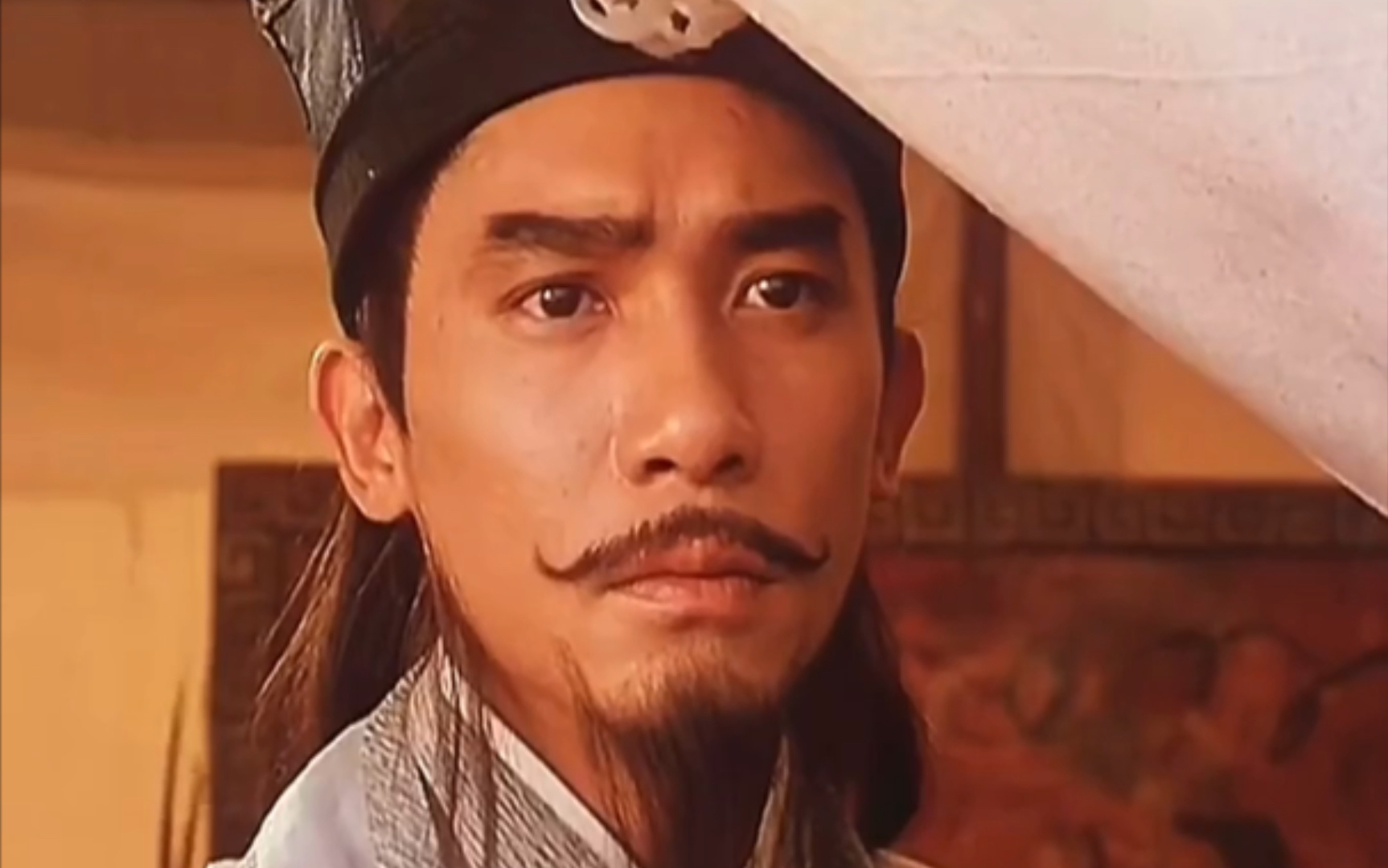 终于知道关二爷为什么脸这么红被这帮傻鸟气的三国关羽梁朝伟