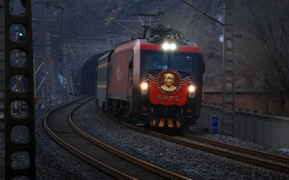 【铁路】京局丰段hxd3d 1893牵引z2次通过西长线47k 208m处_哔哩哔哩