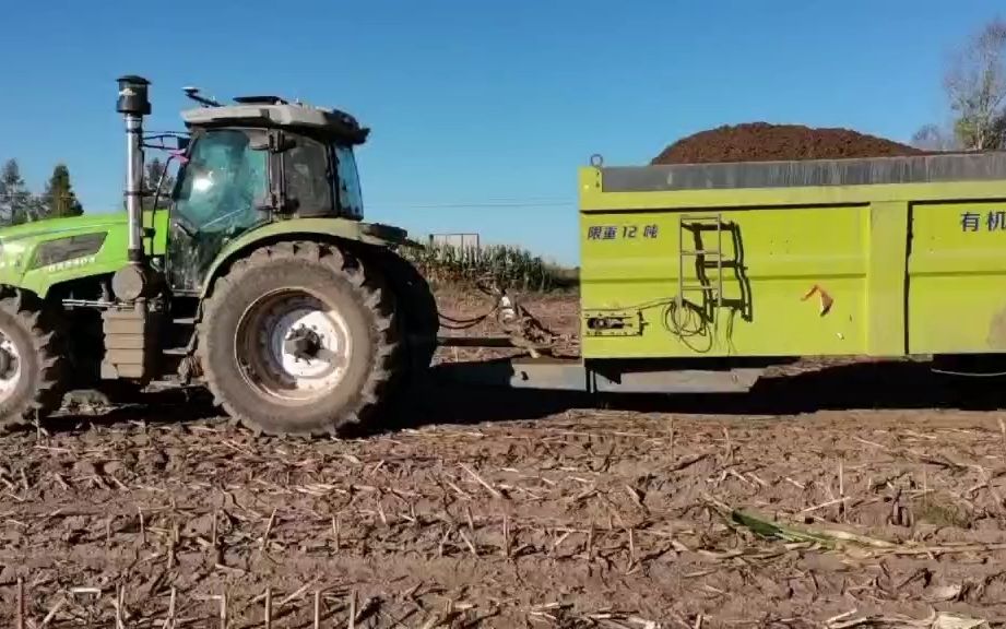 大型农用抛粪机,农家肥撒肥机,有机肥抛撒车撒粪机,效果展示