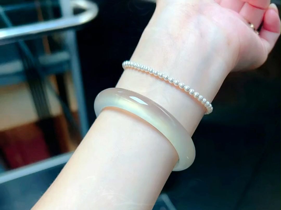 高冰浅香槟玛瑙手镯