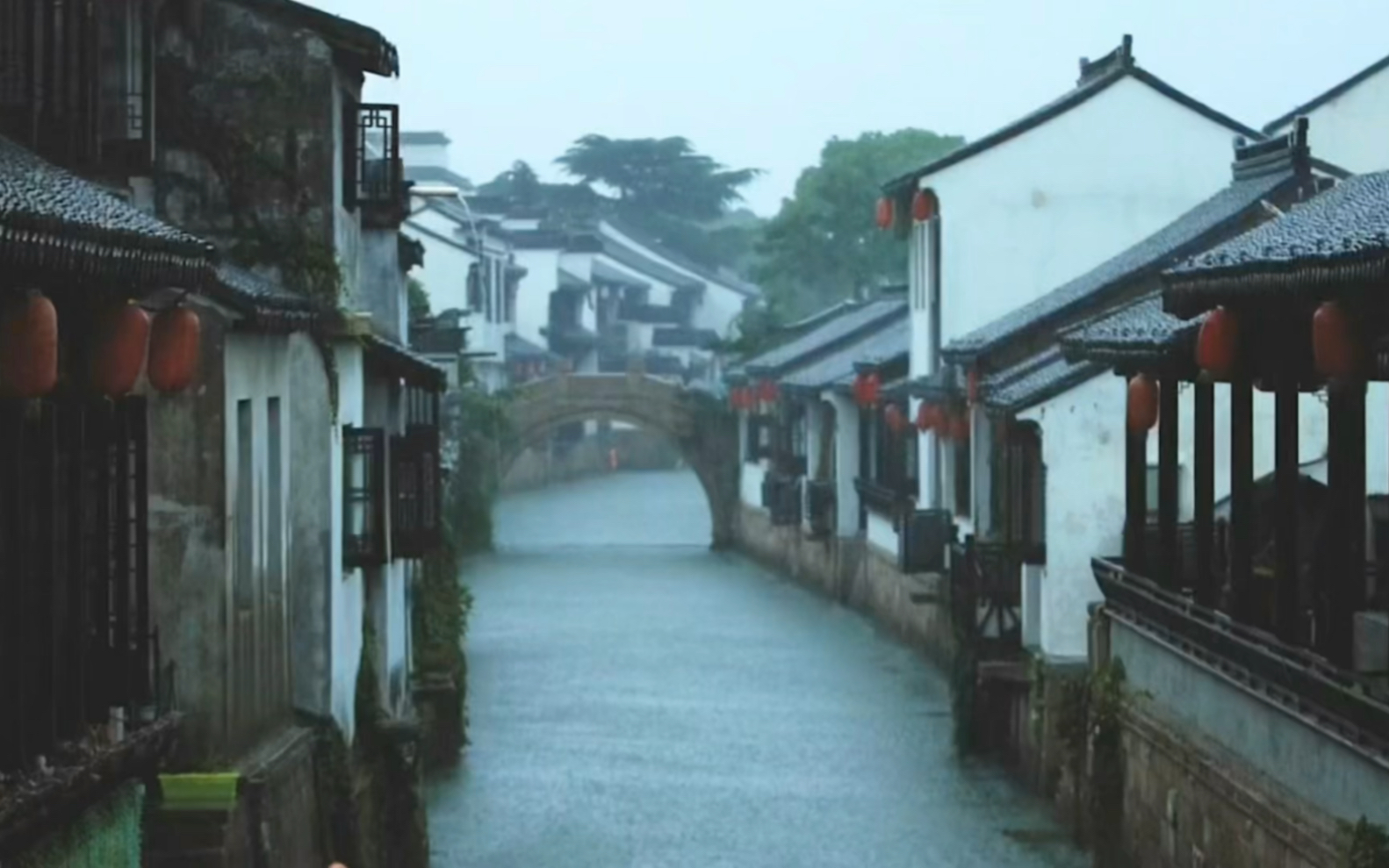 [图]落雨时的江南最温柔