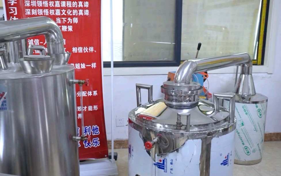 一台小型酿酒设备,适用于酒厂酒坊家庭小作坊等,设备小巧占地面积小