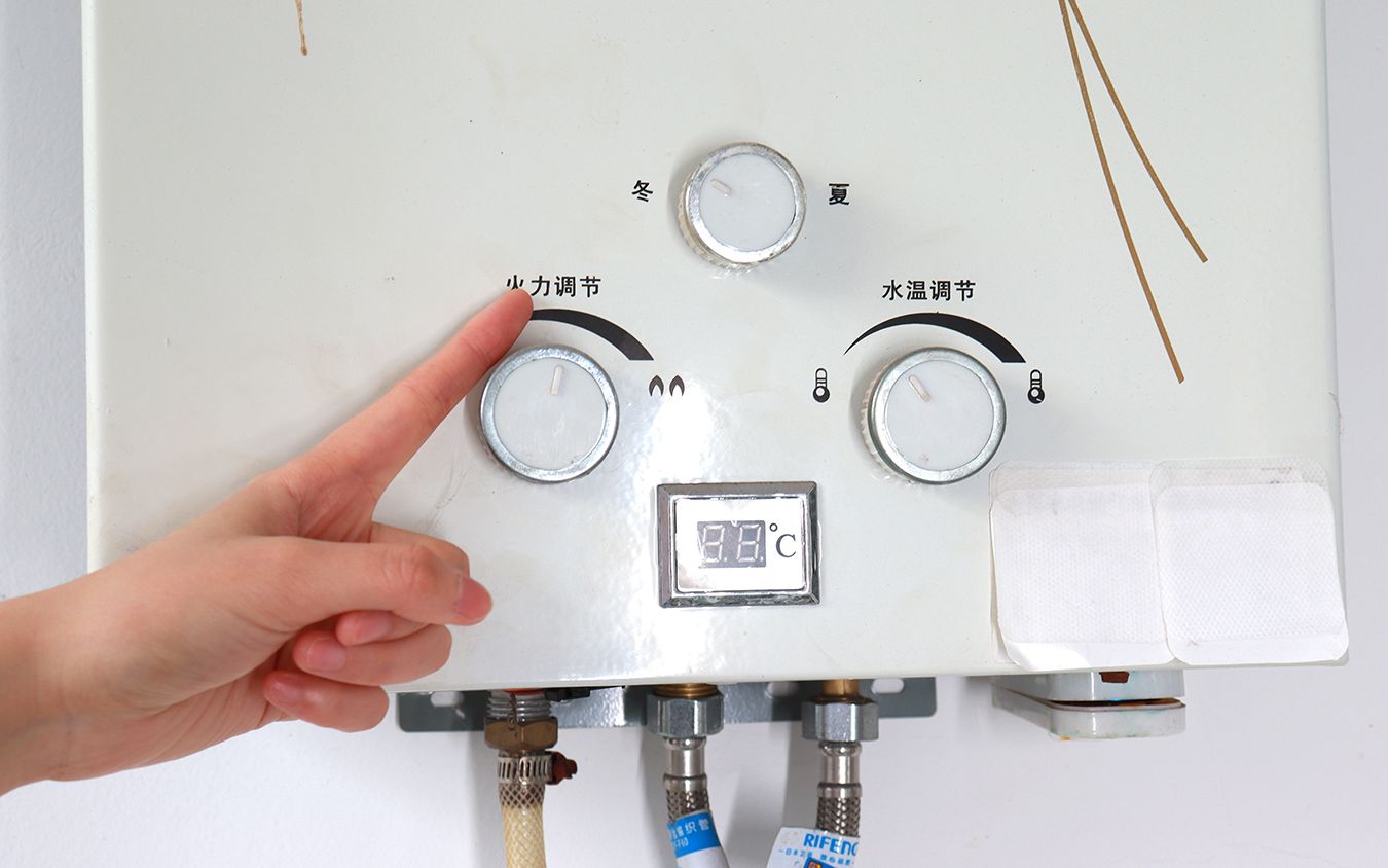 燃气热水器有3个旋钮很多人不会调难怪水温忽高忽低真实用