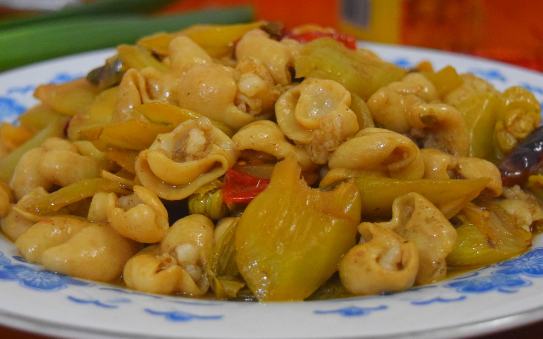 酸菜大肠的特色做法,只需这样简单几步,做出来的味道不比饭店差_哔哩