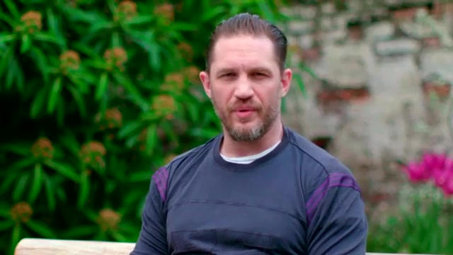 [图]Tom Hardy reads Under the Same Sky - CBeebies Bedt