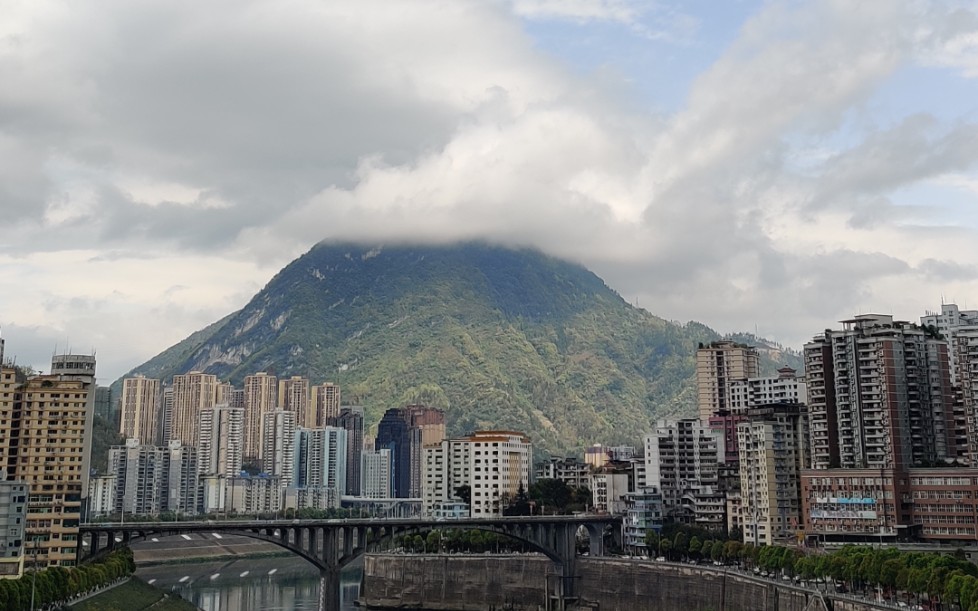 重庆彭水睡美人山