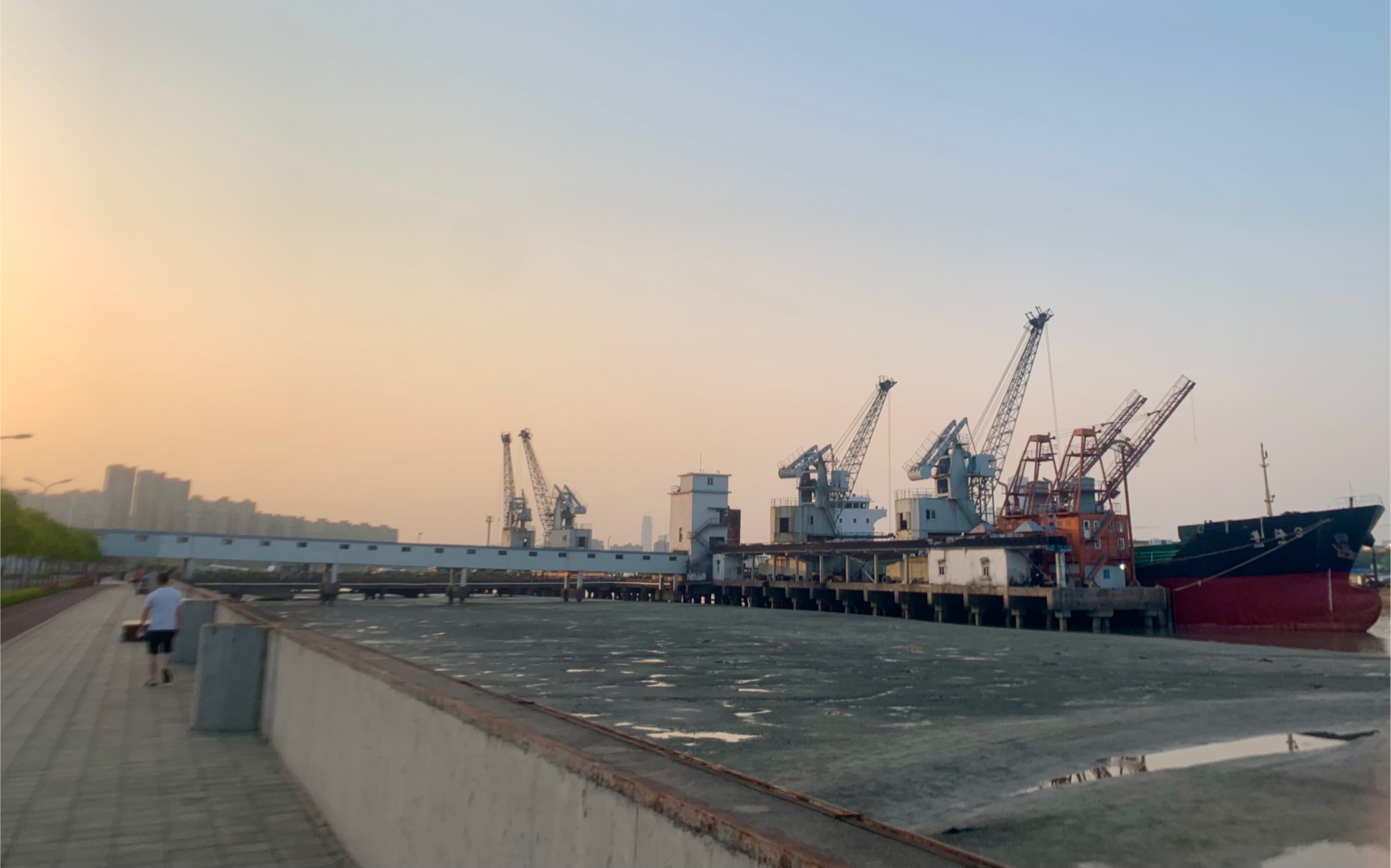 家附近发现了一座仍在运行的货运码头