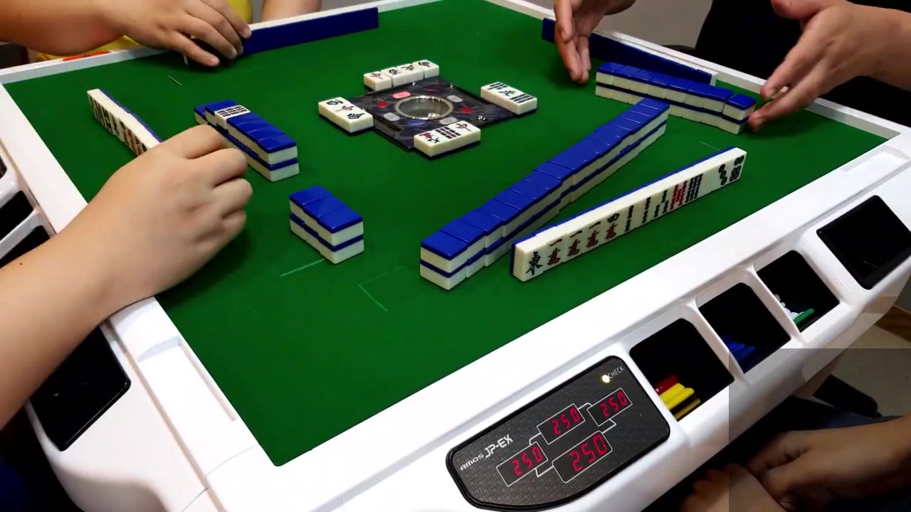 打麻将的韩国人-韩国玩家半庄战第一场(2021.6.13)