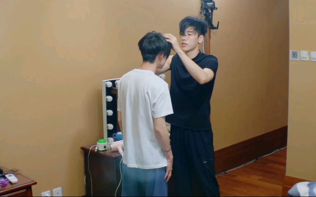 异琳王子异小鬼互相吹头发这画面是我幻想了多少次ninepercent团综在