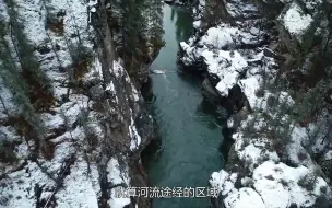 Video herunterladen: 不可思议的层流现象，流动的水流，为何看起来却是静止的？