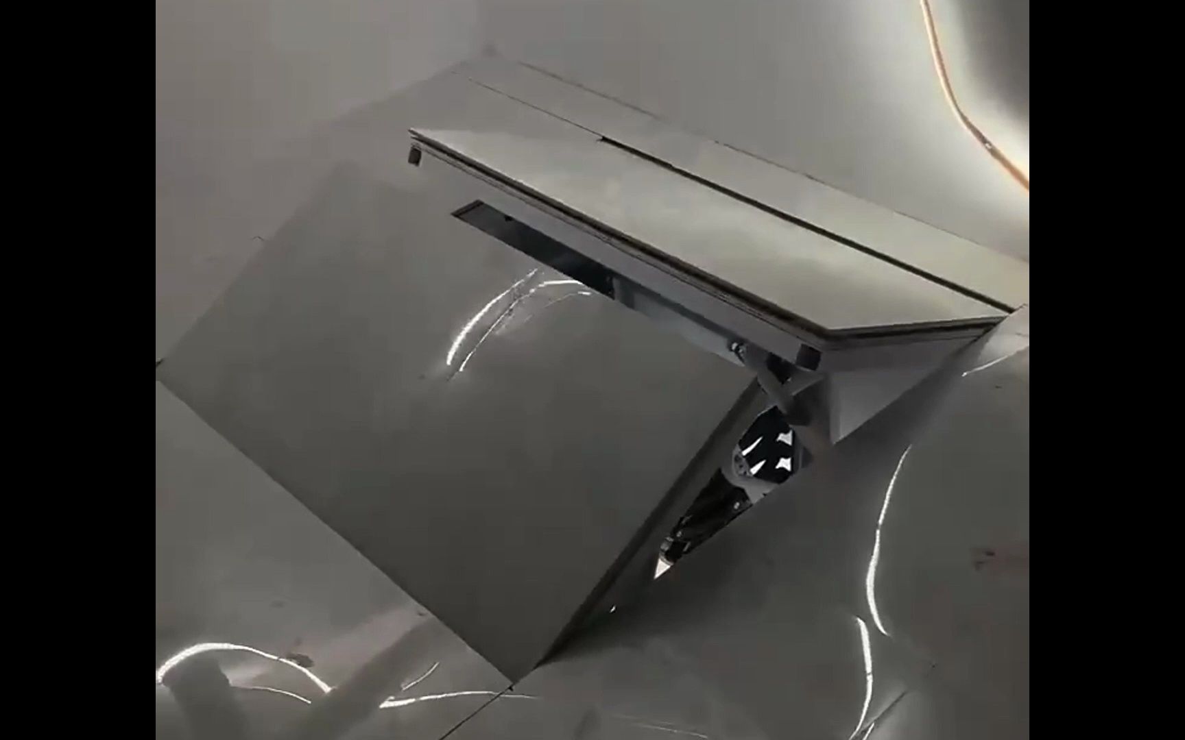 低价出售地下室隐形门定做尺寸不同的地窖门