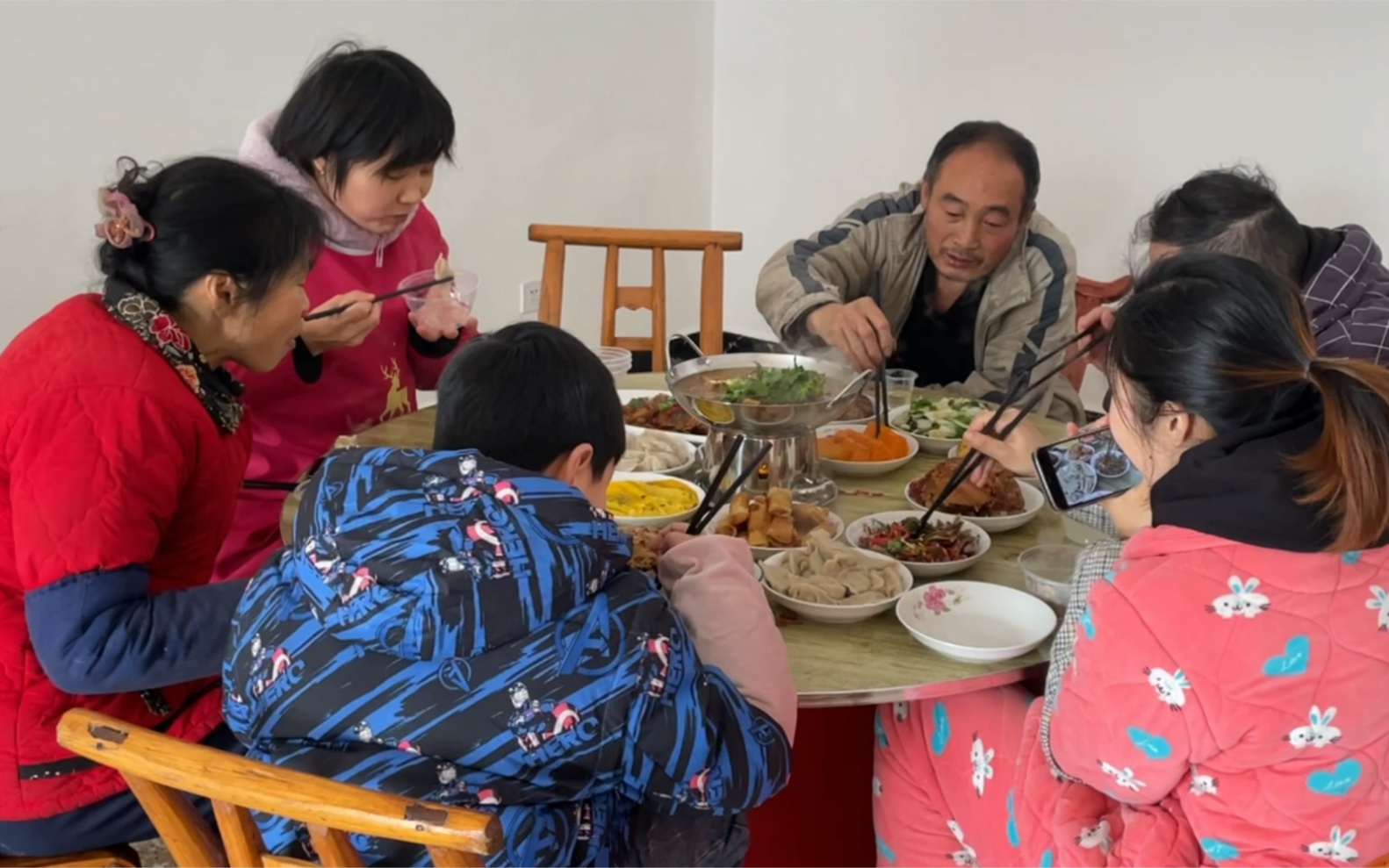 农村老家除夕团圆饭!