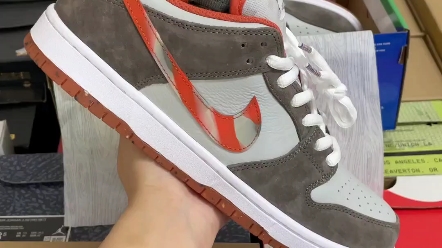 【实拍】 TOP 纯原 原装 Crushed D.C x NK SB Dunk Low 白棕橙哔哩哔哩bilibili