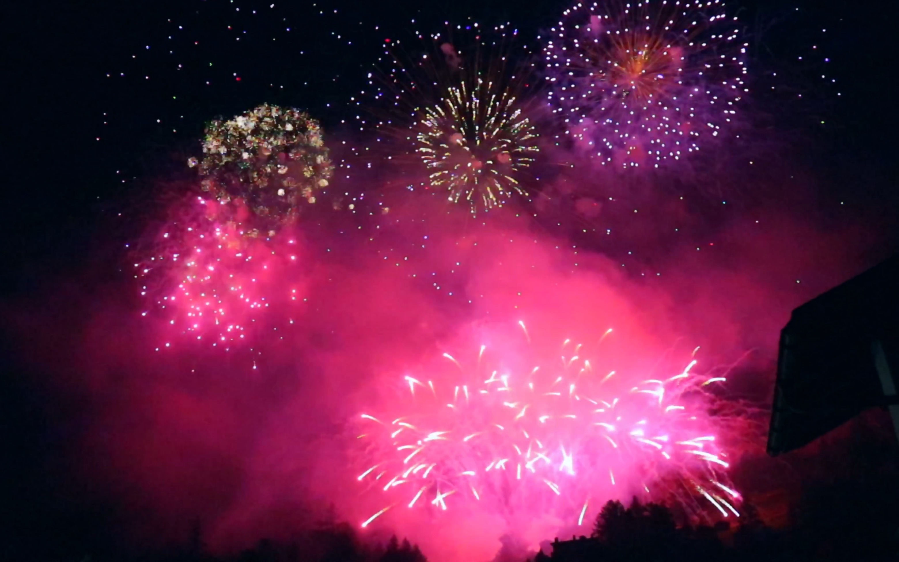 只要是烟花就可以配八爷的《lemon》|瑞士采尔马特国庆节烟花_哔哩