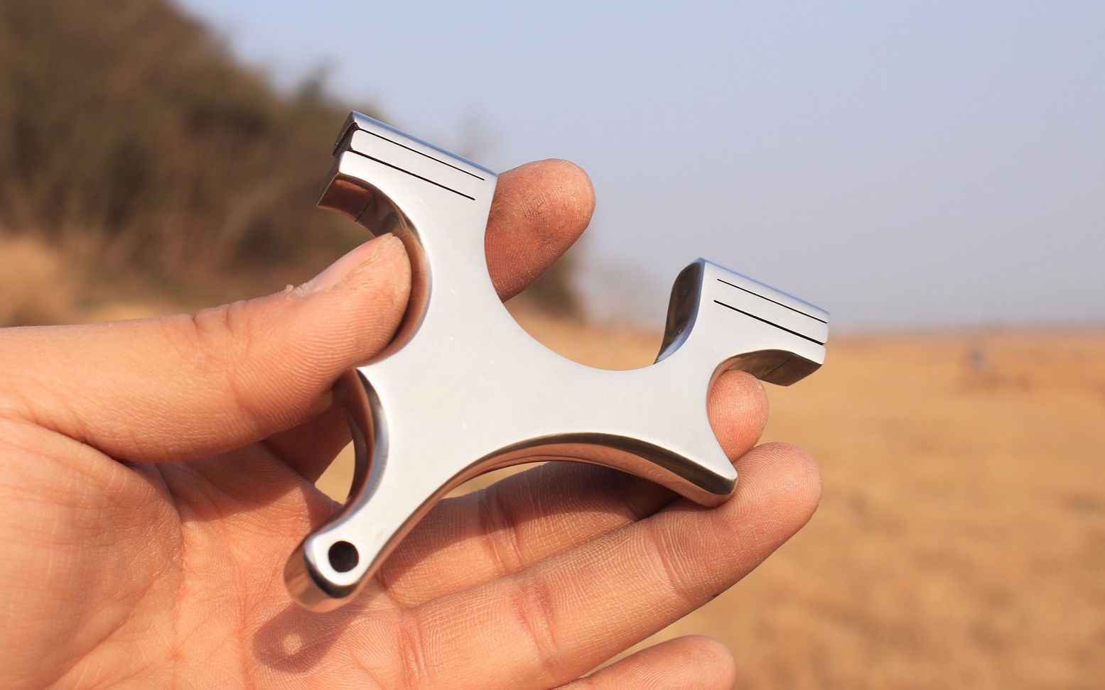 超小巧迷你的歪把子弹弓户外测试,用起来稳准狠_哔哩哔哩 (゜-゜)つロ